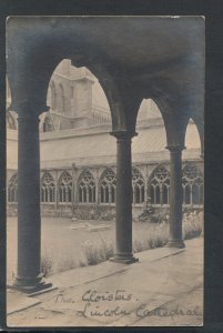 Lincolnshire Postcard - The Cloisters, Lincoln Cathedral   T5854