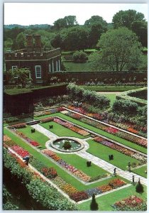 The Pond Garden and King William II, Hampton Court Palace, London - England