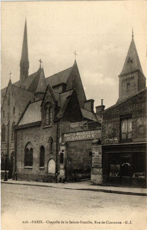 CPA Paris 11e Paris-Chapelle de la Sainte-Famille, Rue de Charonne (313675)