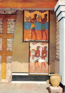 B110199 Greece Cnossos Fragments of Procession Fresco