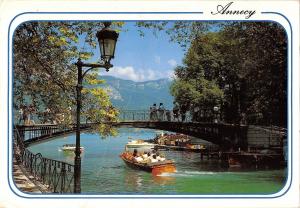 BT6065 Annecy le pont des amours sur le canal de Vasse ship bateaux     France