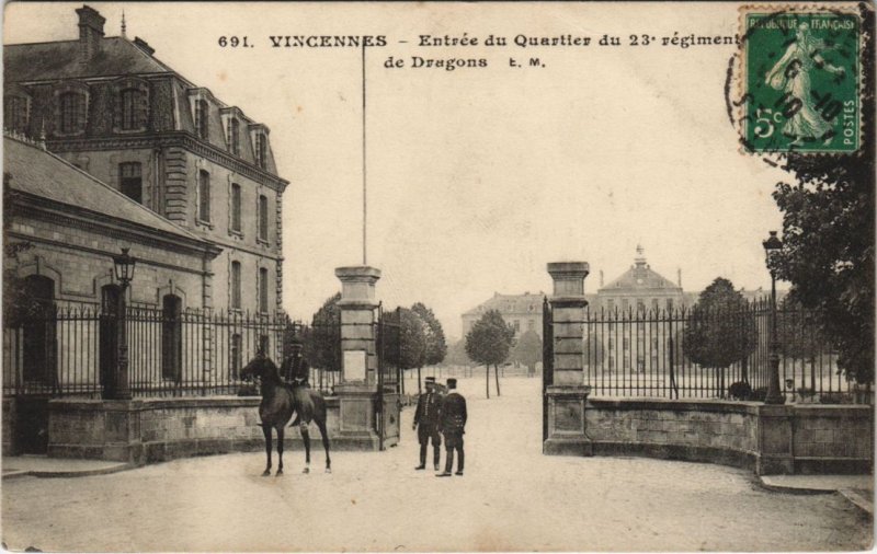 CPA VINCENNES - Entrée du Quartier du 23 régiment de Dragons (44515)