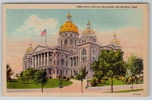 Iowa State Capitol Building Des Moines Postcard D29