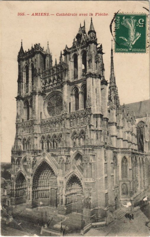 CPA AMIENS Cathedrale avec la Fleche (117191)
