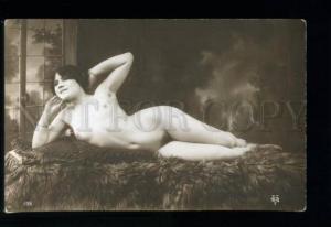 135557 NUDE Woman Plump BELLE on Fur Vintage PHOTO VB #195 PC