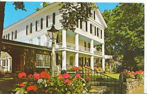 America Postcard - The Old Tavern at Grafton - Vermont   N279