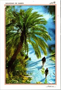 VINTAGE CONTINENTAL SIZE POSTCARD OCEAN FOOTPRINTS AT GABES TUNISIA STAMPS