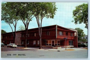 La Crosse Wisconsin Postcard The Ivy Motel Building Exterior c1960's Vintage