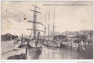 ST MALO , France , 00-10s ; Rentree au Port de deux Terreneuvas