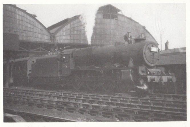 Patriot Stephenson 5529 Train At London Road Manchester Station in 1947 Postcard