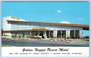 1950's GOLDEN NUGGET RESORT MOTEL MIAMI FLORIDA FL CLASSIC CAR VINTAGE POSTCARD