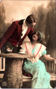 Victorian Romantic Couple Vintage RPPC C008