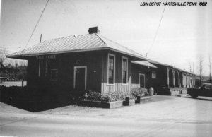 Hartsville Tennessee 1982 Louisville-Nashville Depot real photo pc ZC548587