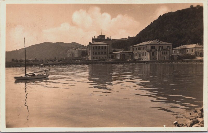 Hungary Tihany Magyar Biologiai Kutato Intezet Vintage RPPC C122