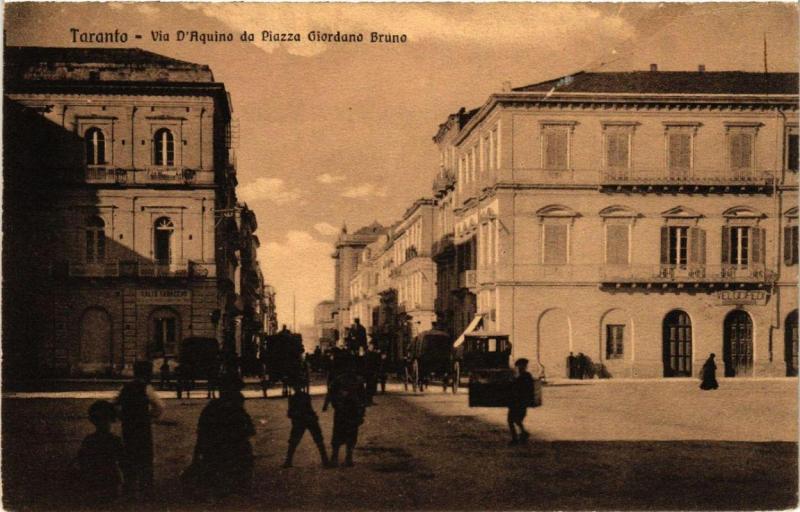 CPA AK TARANTO Via d'Aquino da Piazza Giordano Bruno. ITALY (531619)