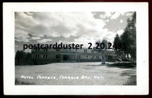 h1253 - TERRACE BAY Ontario 1952 Hotel. Real Photo Postcard