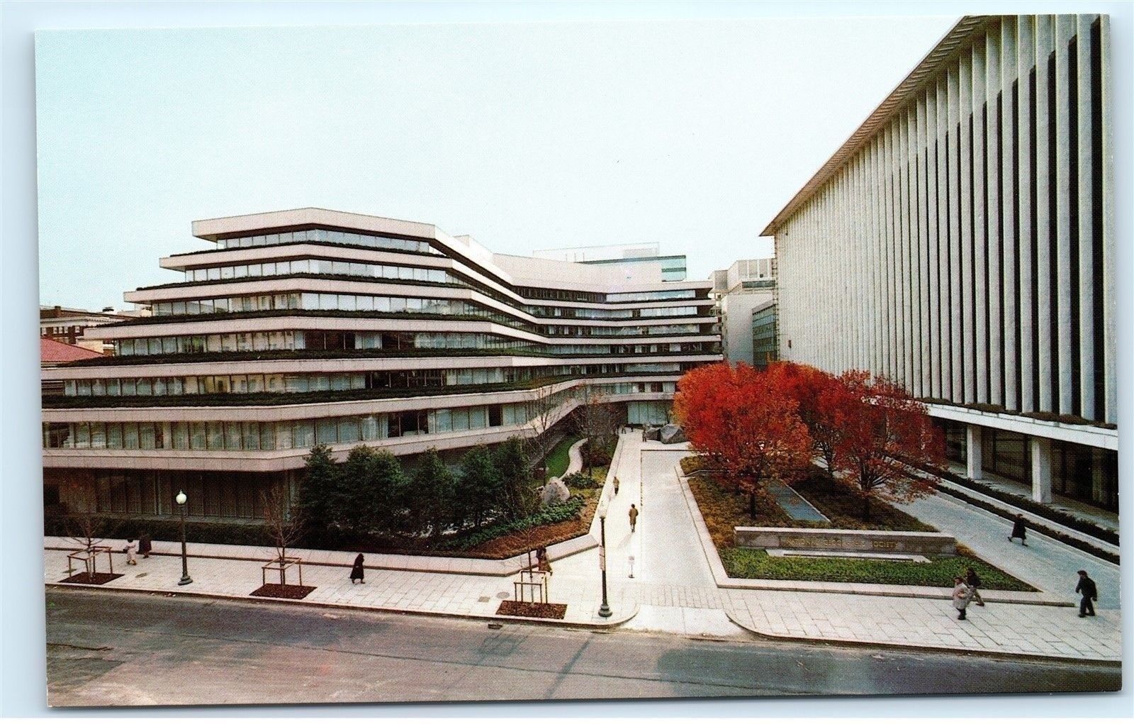 National Geographic Society Headquarters M Street Building Washington DC PC  B47 | United States - Washington DC, Postcard / HipPostcard