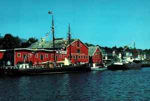 CONTINENTAL SIZE POSTCARD FISHERIES MUSEUM OF THE ATLANTIC LUNENBURG NOVA SCOTIA