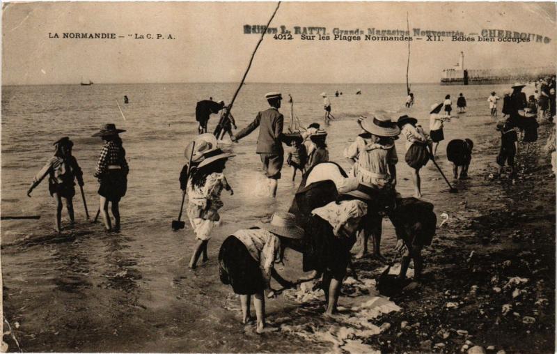 CPA La Normandie - Sur la Plage (276411)