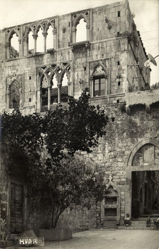 croatia, HVAR, Dalmatia, Užižić Hektorović Palace, Ruins (1920s) RPPC Postcard