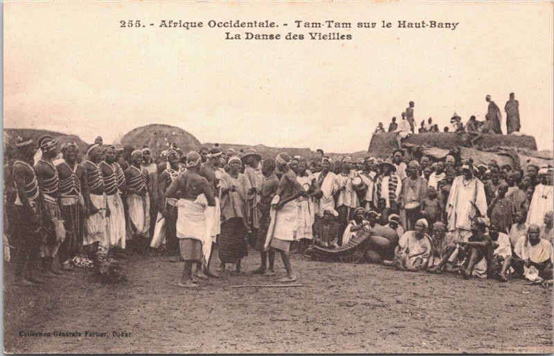 Senegal Afrique Occidentale Tam-Tam sur le Haut-Bany La Danse des Vieilles 05.15