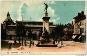 CPA TROYES Place de la Bonneterie (723095)