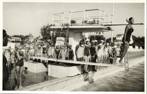 suriname, PARAMARIBO, Swimming Pool Parima (?) Girls at Springboard (1950s) RPPC