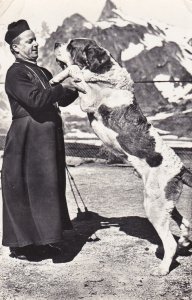 Switzerland Moine et chien de l'Hospice du Grand St Bernard 1964 Photo