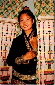 VINTAGE POSTCARD SMILING TRIBAL GIRL OF YOUNG HILL (THAI-LUE) NORTHERN THAILAND