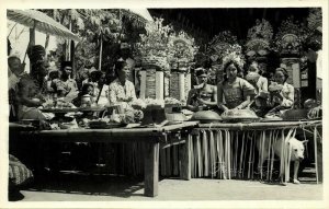 indonesia, BALI, High Hindu Priest, Native Girl (1940s) Paris Foto RPPC Postcard