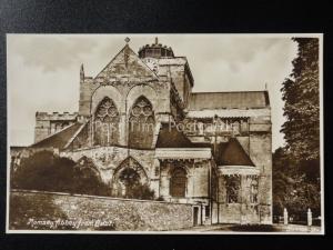 Hampshire: Romsey Abbey from East c1910 - Old RP Postcard by Kingsway