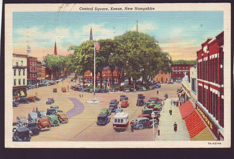 P1433 1940 used postcard busy central sq keene new hampshire, many old cars etc