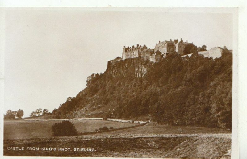 Scotland Postcard - Castle from King's Knot - Stirlingshire - Real Photo TZ9327