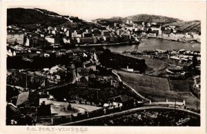 CPA PORT-VENDRES Le Port et la Ville. Vue générale (680851)