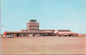 Regina Saskatchewan Airport Terminal Tarmac Trans Canada Airplane Postcard H18