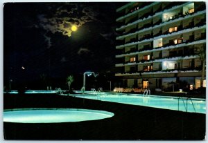 Building & swimming pool - La Colina Residential Complex - Torremolinos, Spain