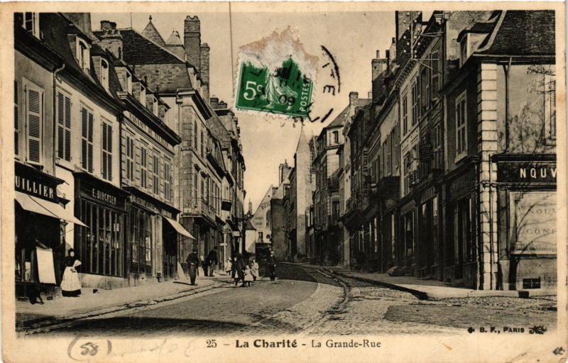 CPA La CHARITÉ-La Grande Rue (420905)