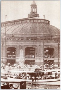 VINTAGE CONTINENTAL SIZE POSTCARD REPRODUCTION OF THE NAVY PIER AT CHICAGO ILL