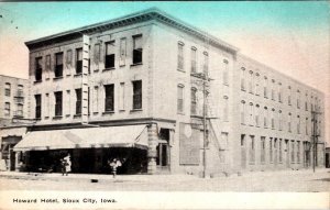 Sioux City, IA Iowa   HOWARD HOTEL & Street View  ca1910's Vintage Postcard