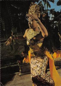 BT13229 The oleg dance of bali folklore      Indonesia