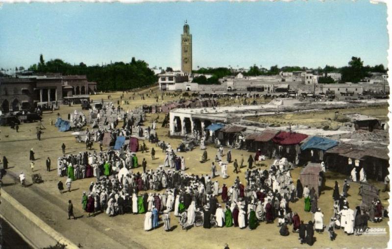 CPA Maroc Marrakech Place Djemaa el Fna  (25104)