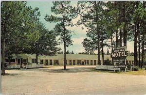 Postcard MOTEL SCENE Claxton Georgia GA AI6656