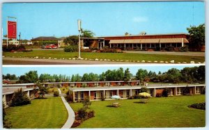 BELLEVILLE, ONTARIO  Canada  Roadside  QUEENS MOTOR HOTEL  1963  Postcard