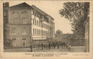 CPA Sortie des Ouvriers de la Fabrique de Courroies - LOUVIERS (43416)