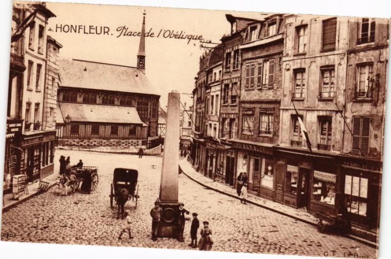 CPA HONFLEUR - Place de l 'Obelisque (271977)