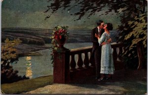 Romantic Couple Vintage Postcard C003