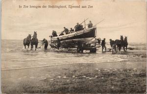 In Zee brengen der Reddingboot Egmond aan Zee Netherlands Lifeboat Postcard E53