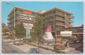 Roadside~Downtowner Motor Inn~Wyoming Howdy Wagon~Cheyenne~Vintage Postcard
