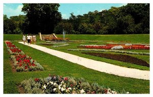 Postcard FOUNTAIN SCENE Aurora Illinois IL AP1079