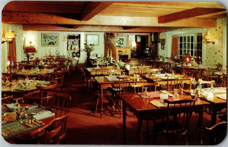 The Glockenspiel Restaurant Dining Room, Fleetwood PA Vintage Postcard E29
